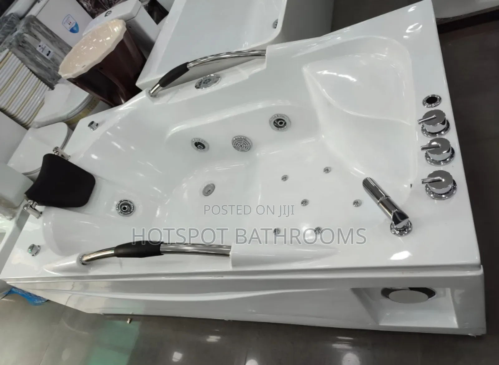 Luxury Jacuzzi Bathtub With Massage Jets – Brand New