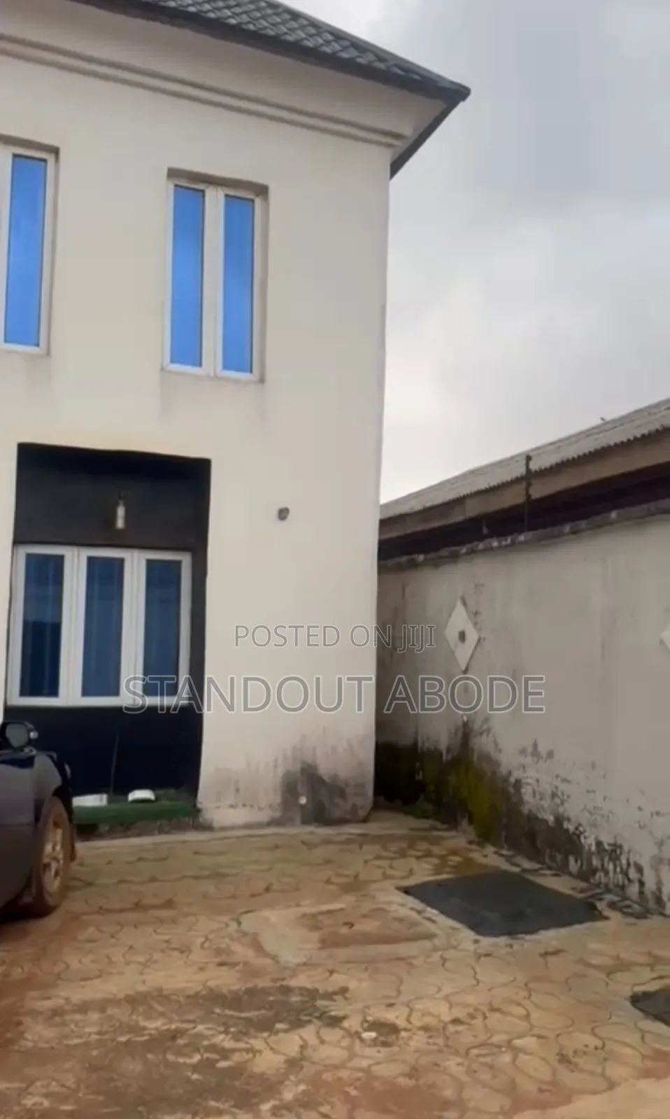 4bdrm Duplex in Off Aparadija Road for sale