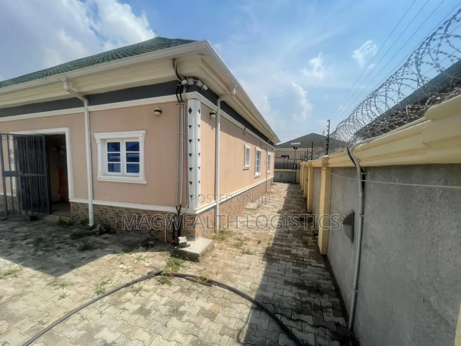 4bdrm Bungalow in Sabon Lugbe for sale