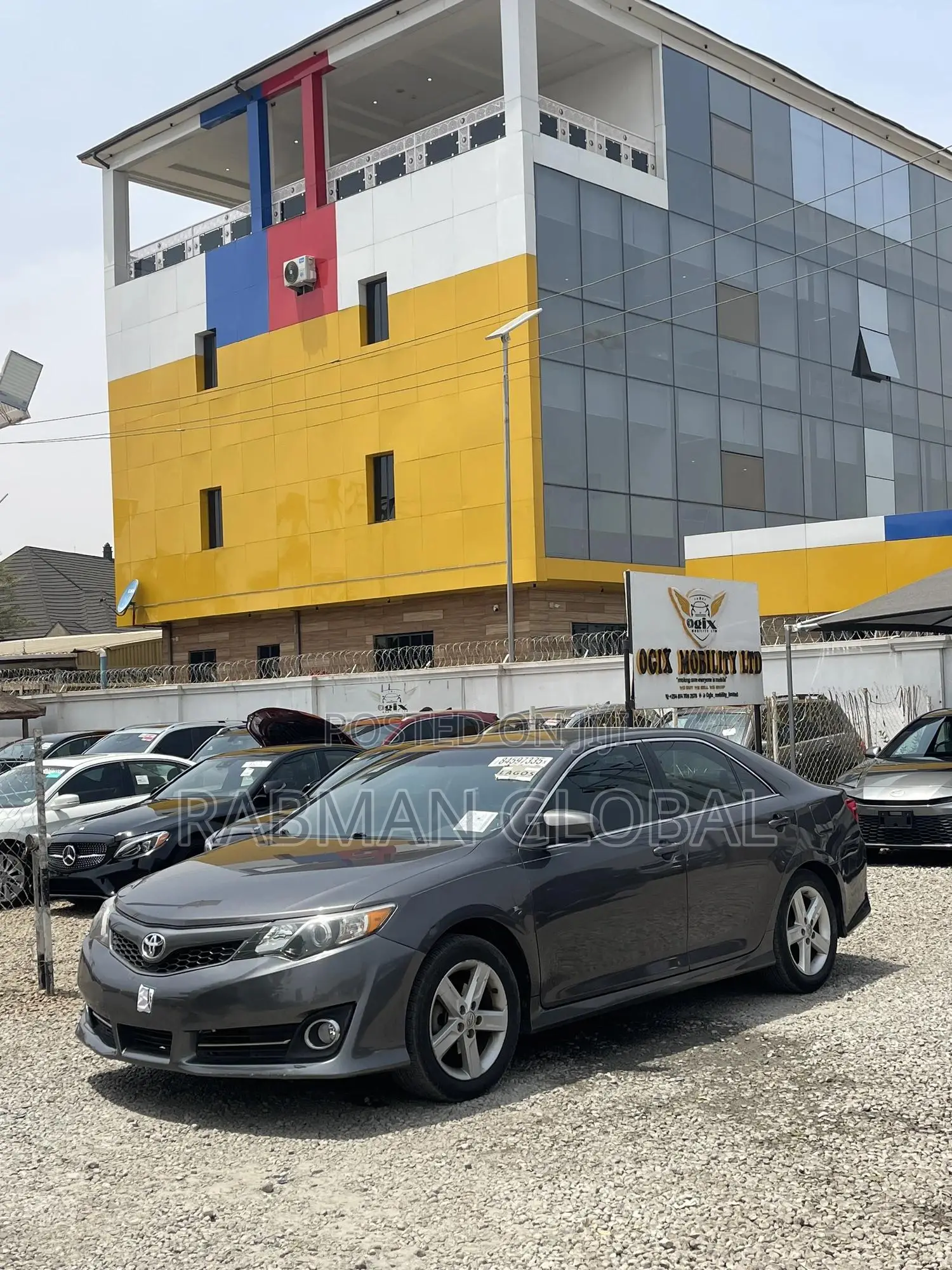 Toyota Camry SE 4dr Sedan (2.5L 4cyl 6A) 2014 Gray