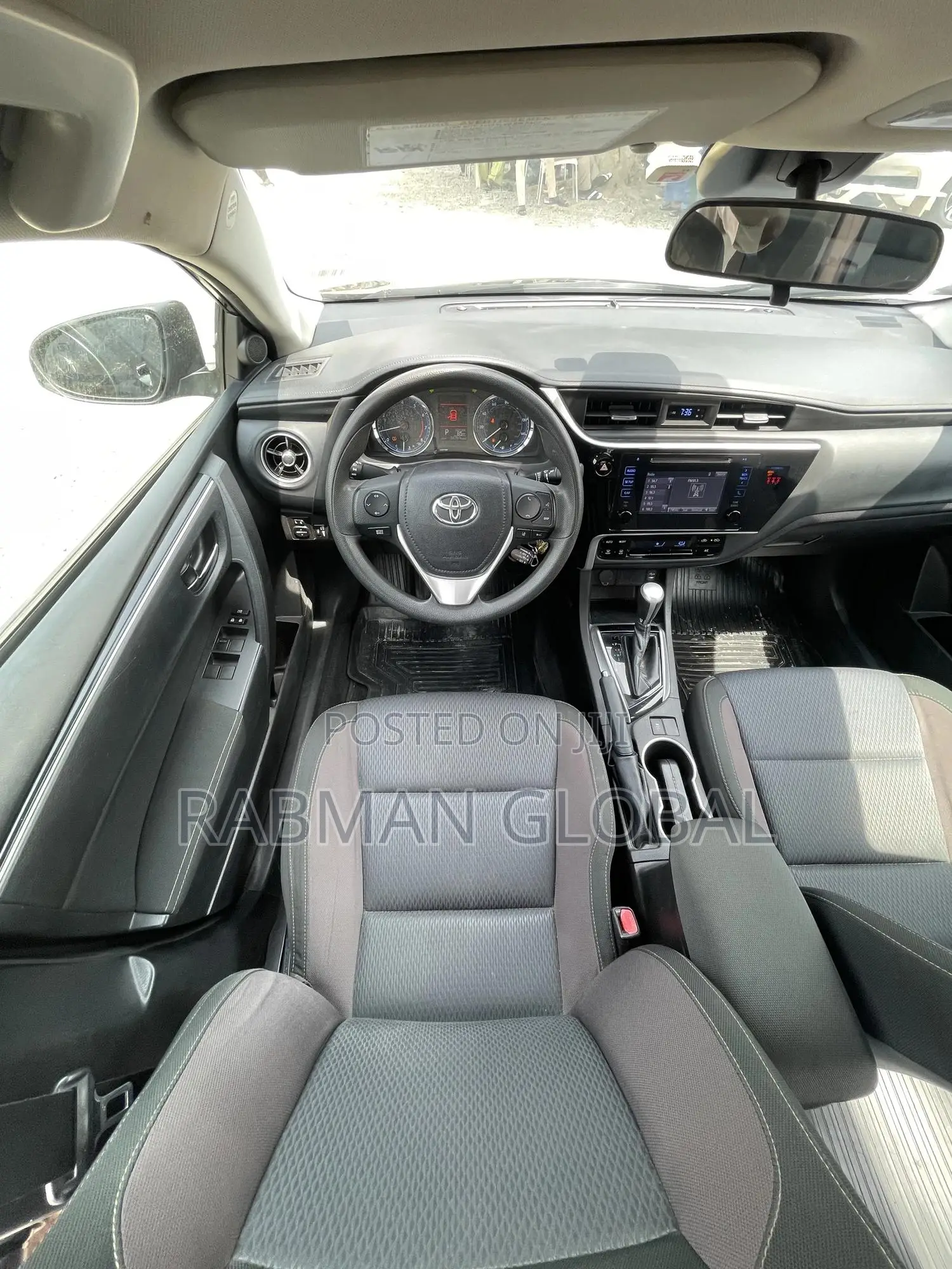 Toyota Corolla LE (1.8L 4cyl 2A) 2018 Black