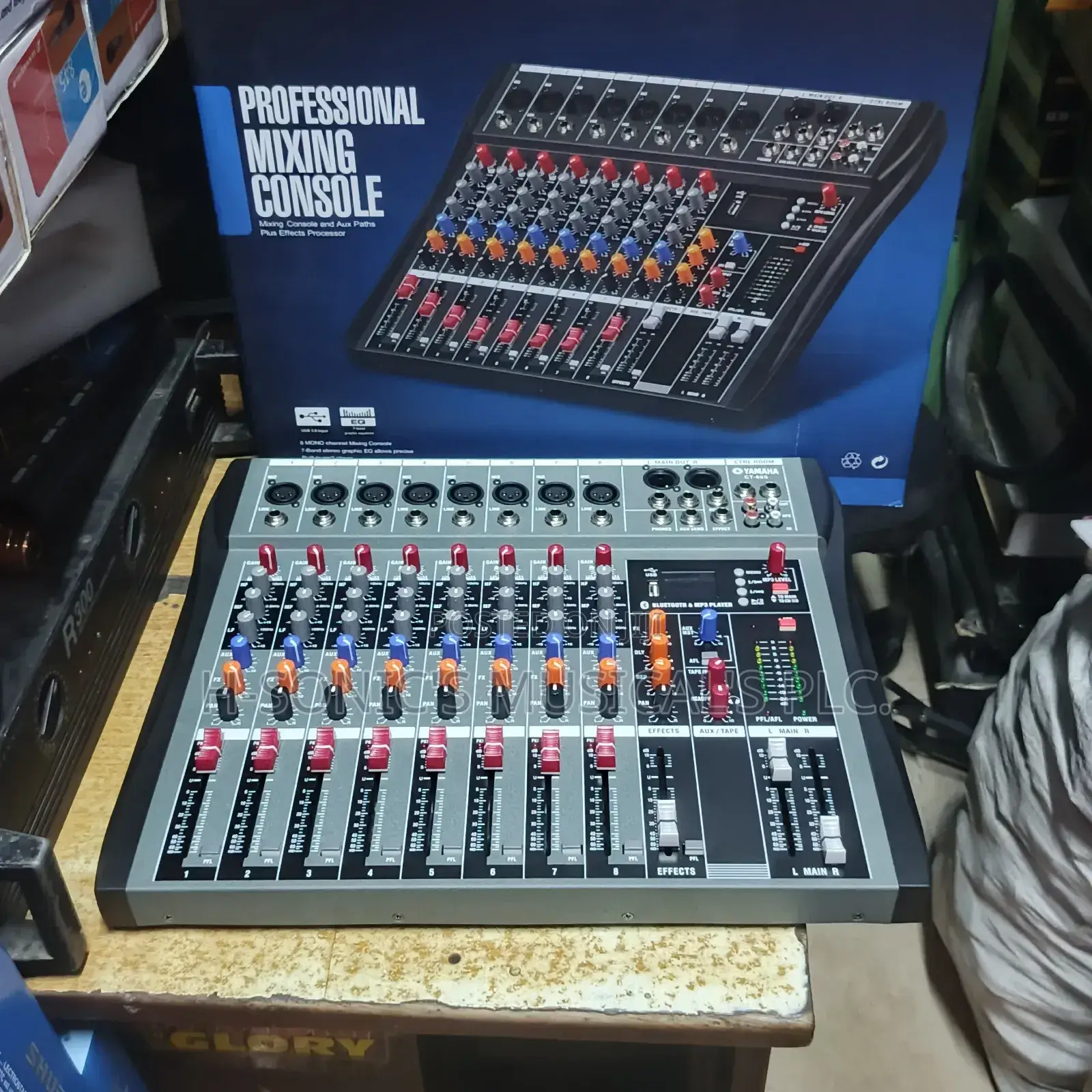 Professional Yamaha Mixer 8 Channel Mixing Console.