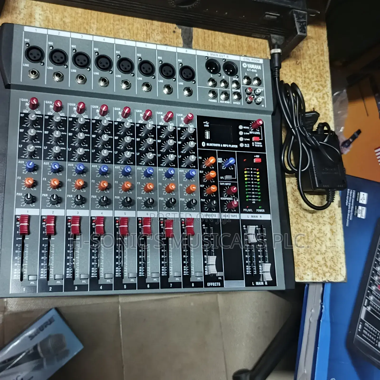 Professional Yamaha Mixer 8 Channel Mixing Console.