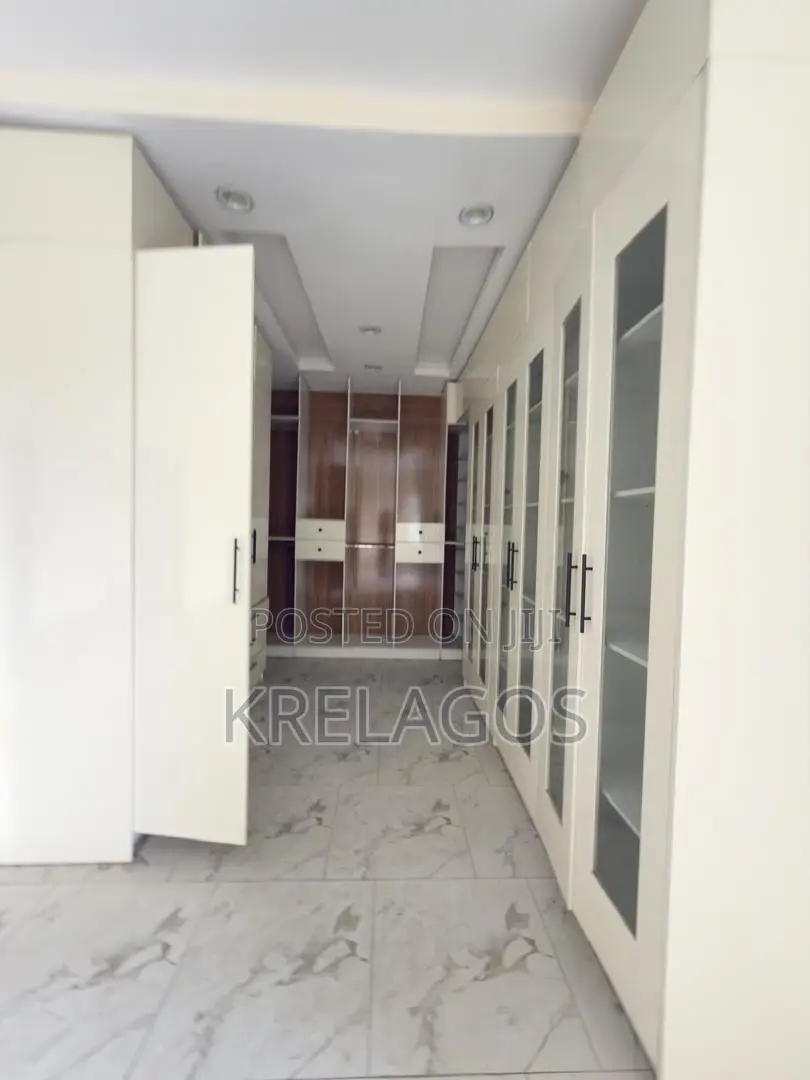 5bdrm Duplex in Ikota for rent