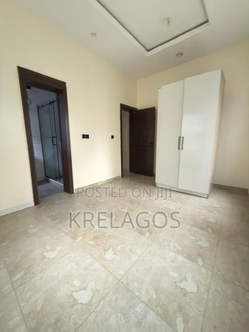 5bdrm Duplex in Ikota for rent