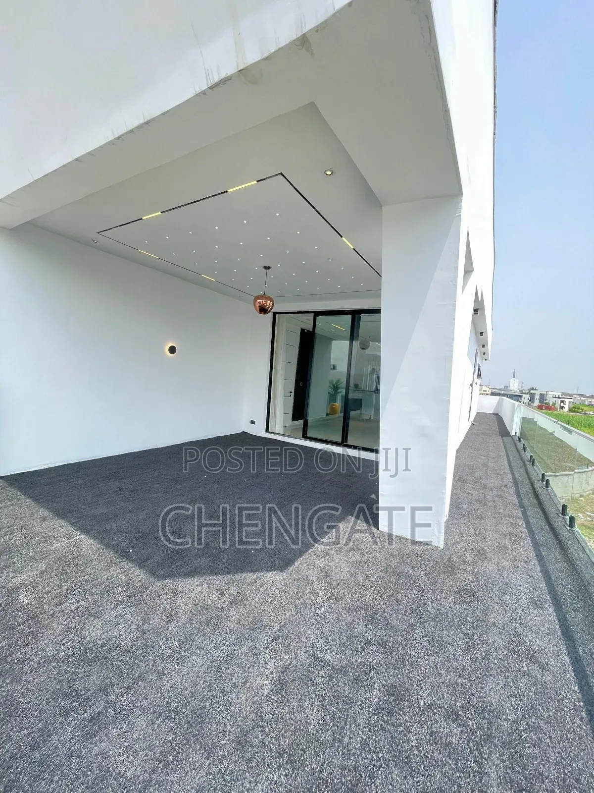 5bdrm Duplex in Chevron for sale