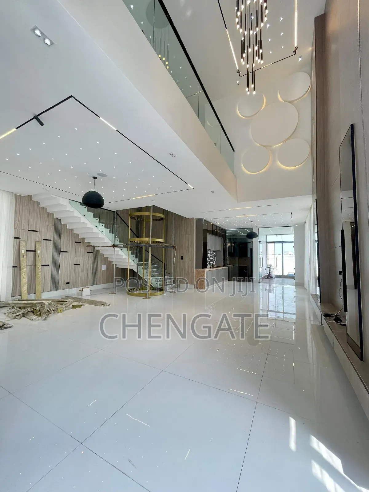 5bdrm Duplex in Chevron for sale