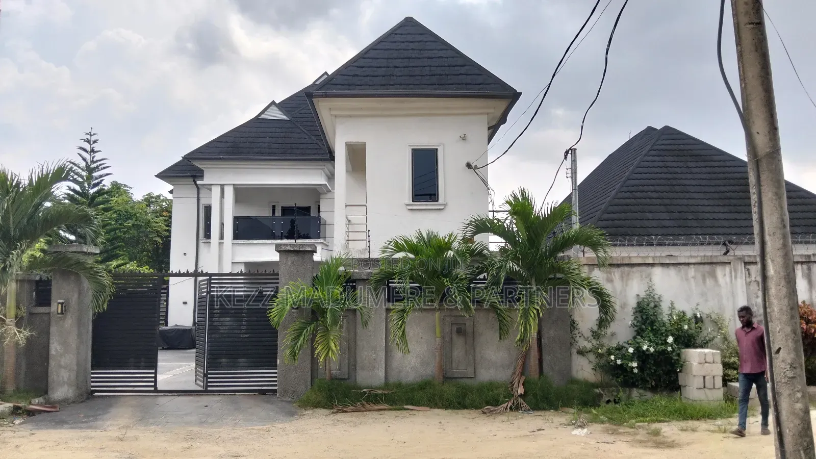 5bdrm Duplex in Majestic Estate ,, New Layout for sale