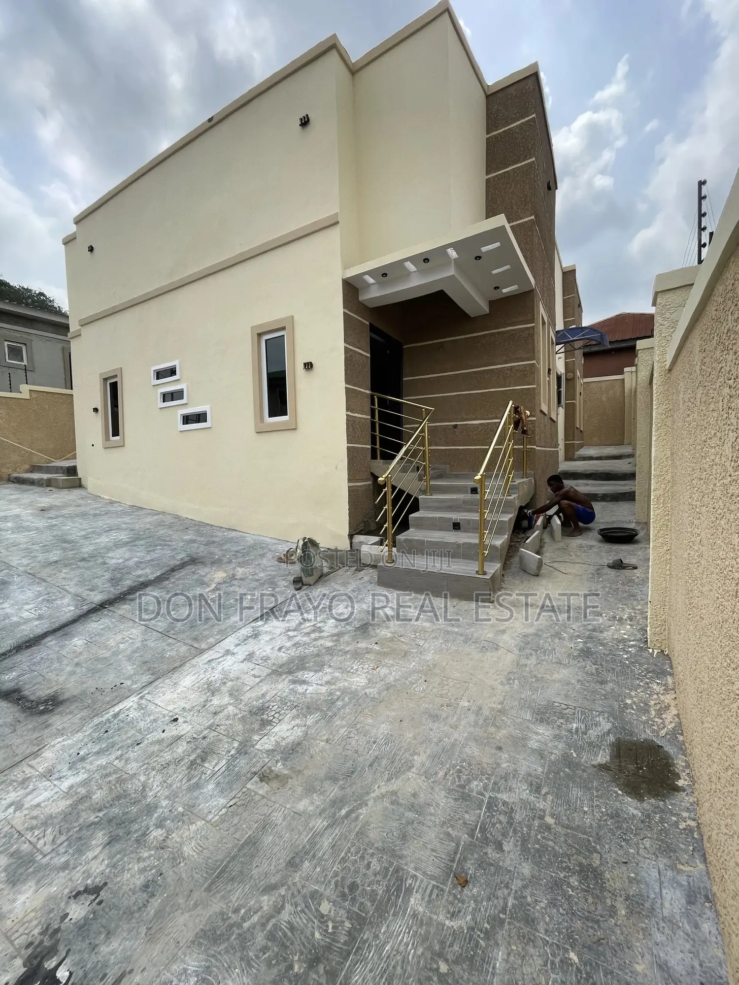 3bdrm Bungalow in Near Eleyele Bridge for sale