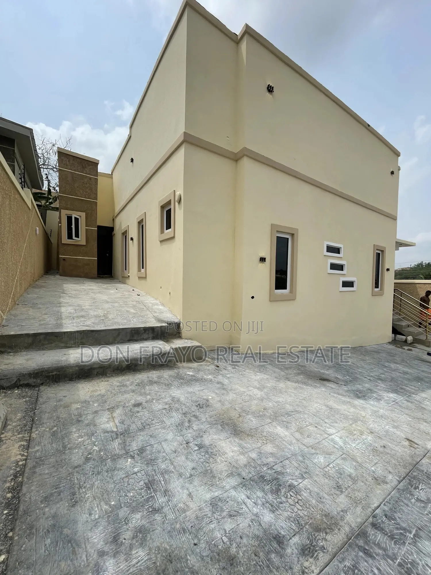 3bdrm Bungalow in Near Eleyele Bridge for sale