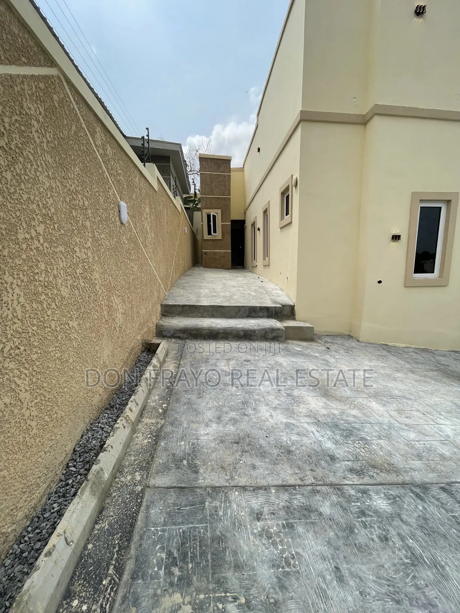 3bdrm Bungalow in Near Eleyele Bridge for sale