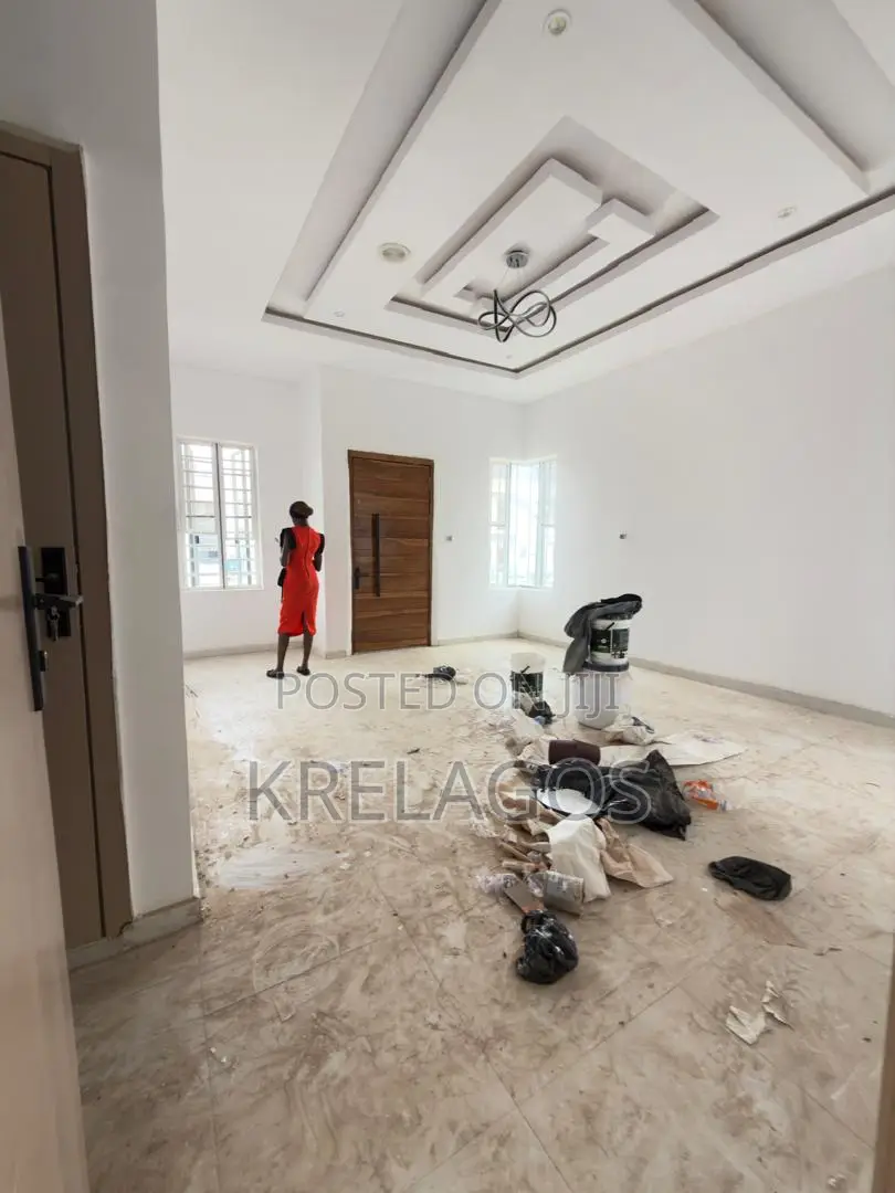 4bdrm Duplex in Ikota for sale