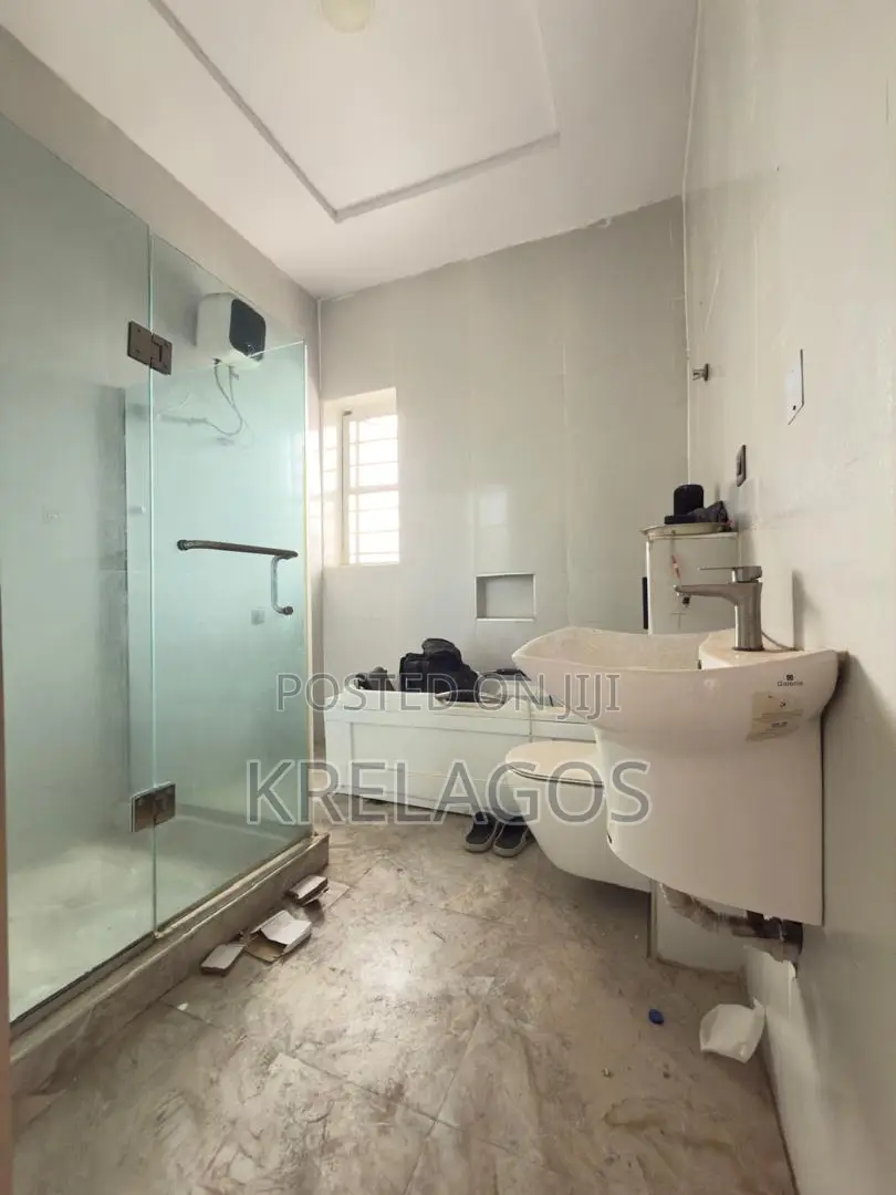 4bdrm Duplex in Ikota for sale