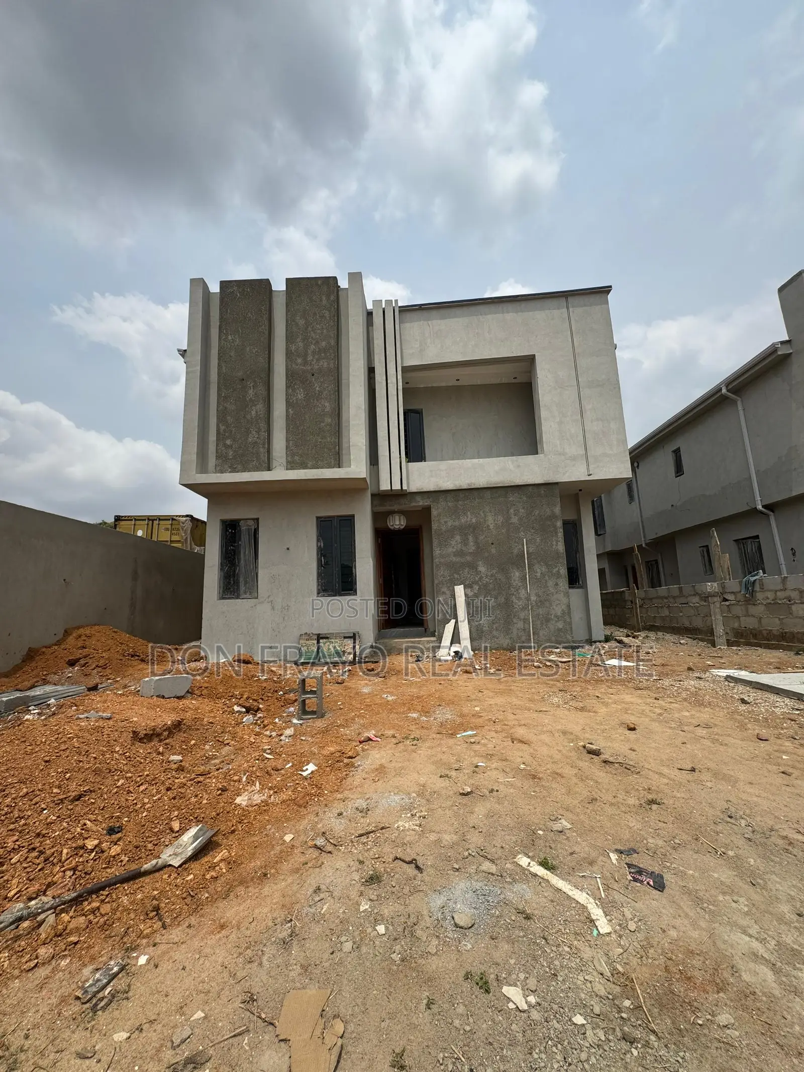 4bdrm Duplex in Jericho Gra for sale