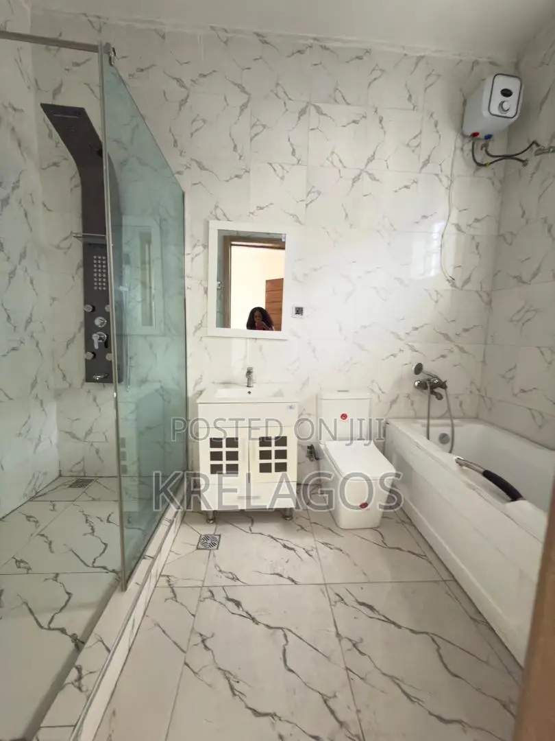 4bdrm Duplex in Ikota for sale