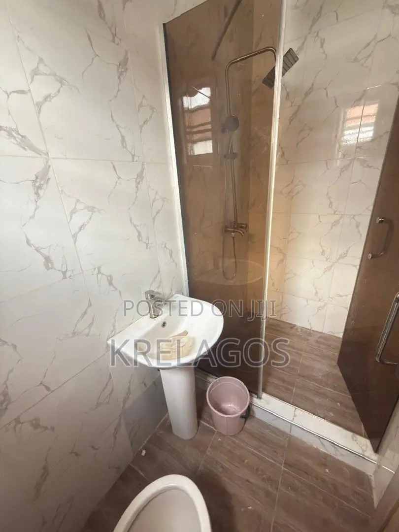 3bdrm Townhouse / Terrace in Ikota for rent