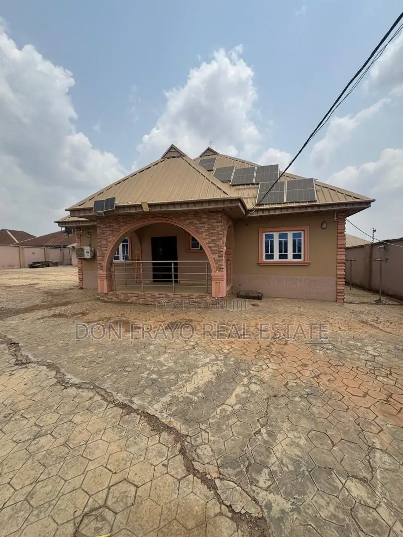 3bdrm Bungalow in Amugba Olorunda Area, Akobo for sale