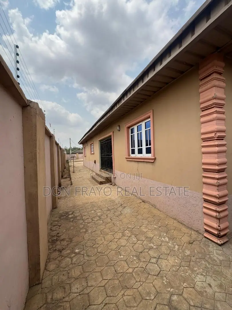 3bdrm Bungalow in Amugba Olorunda Area, Akobo for sale