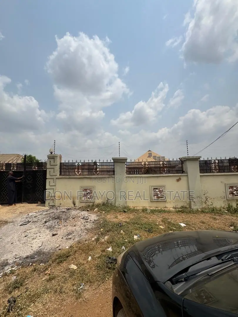 3bdrm Bungalow in Amugba Olorunda Area, Akobo for sale