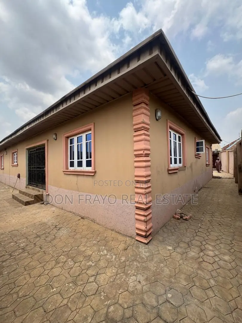 3bdrm Bungalow in Amugba Olorunda Area, Akobo for sale