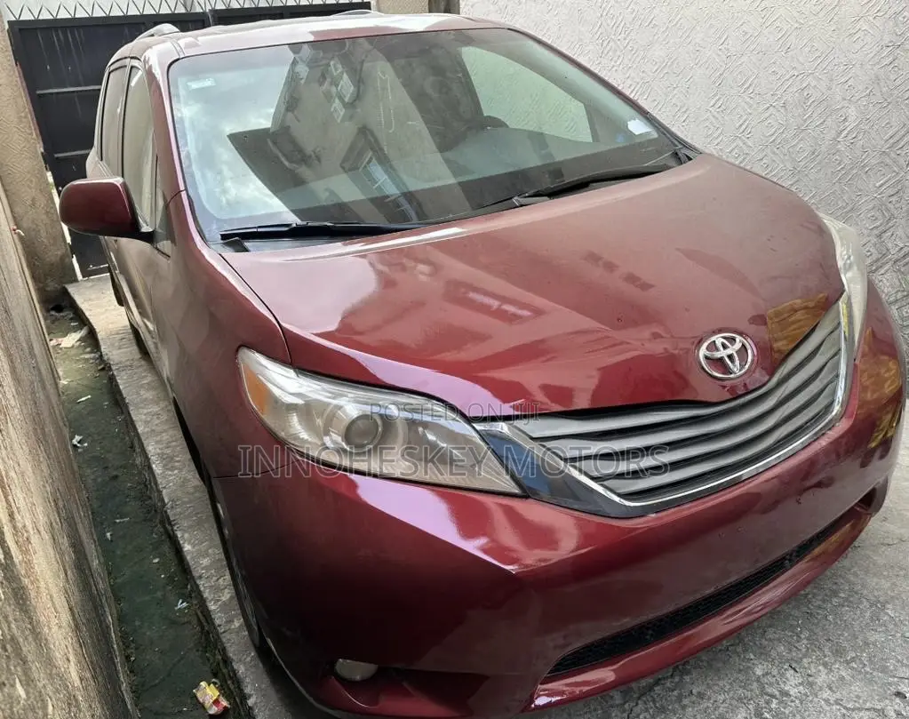 Toyota Sienna XLE 8 Passenger 2012 Red