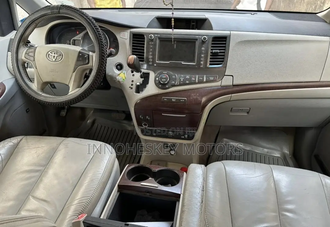 Toyota Sienna XLE 8 Passenger 2012 Red