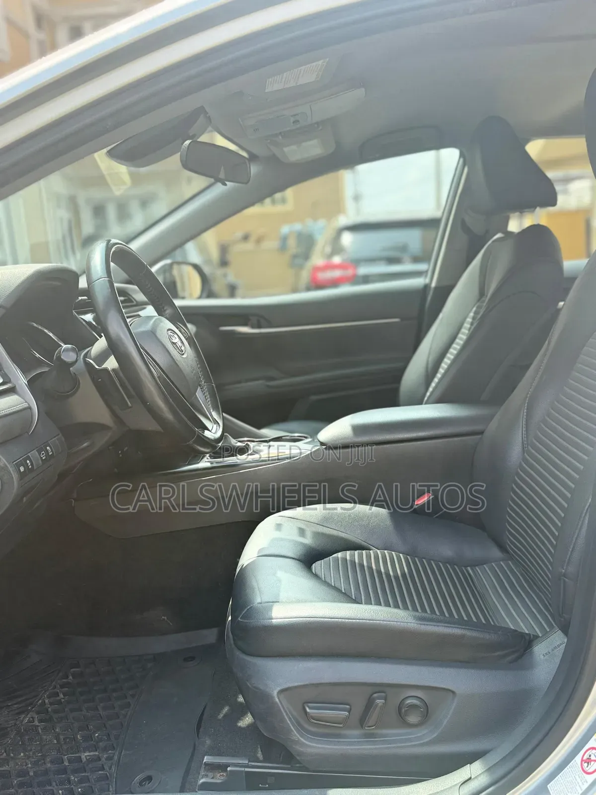 Toyota Camry SE (2.5L 4cyl 8A) 2019 Silver