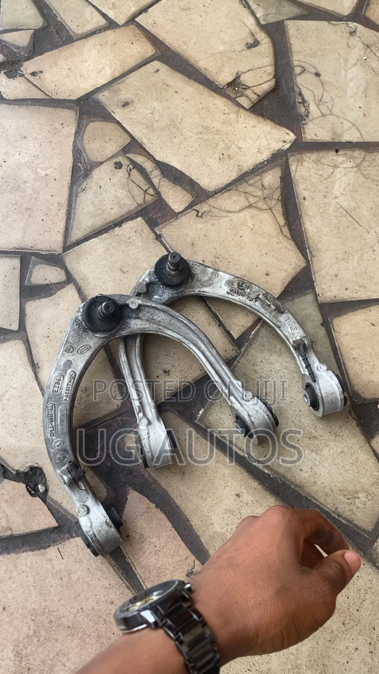 Front Upper Arms Range Rover Vogue 2015