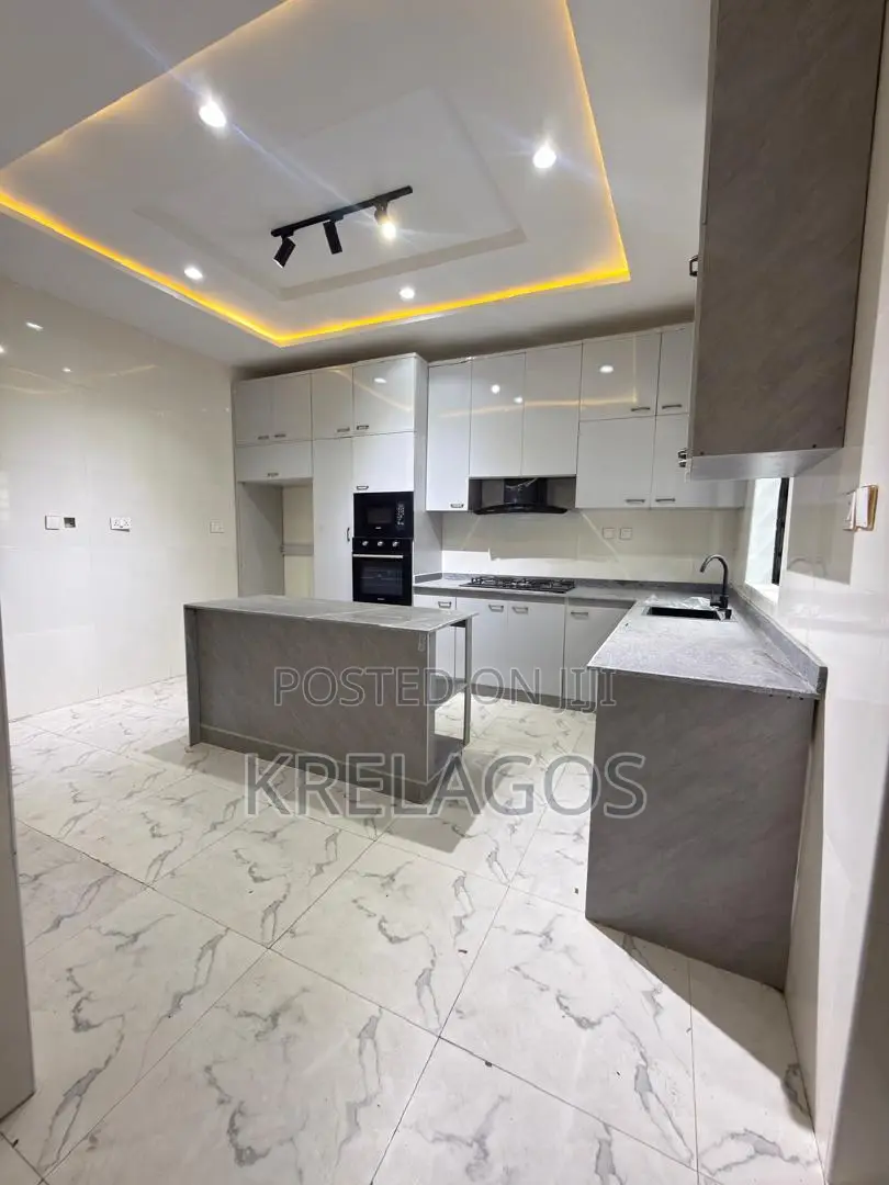 4bdrm Duplex in Ikota for sale