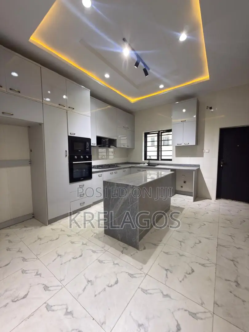 4bdrm Duplex in Ikota for sale