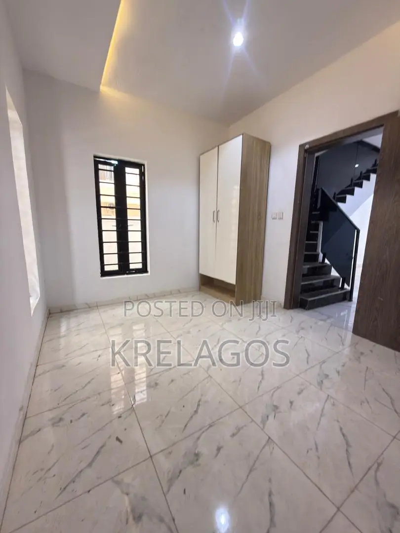 4bdrm Duplex in Ikota for sale