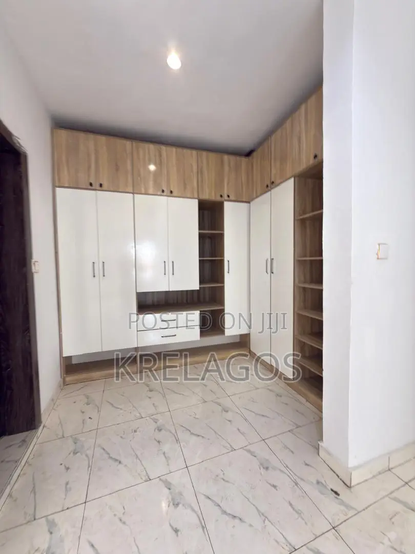 4bdrm Duplex in Ikota for sale