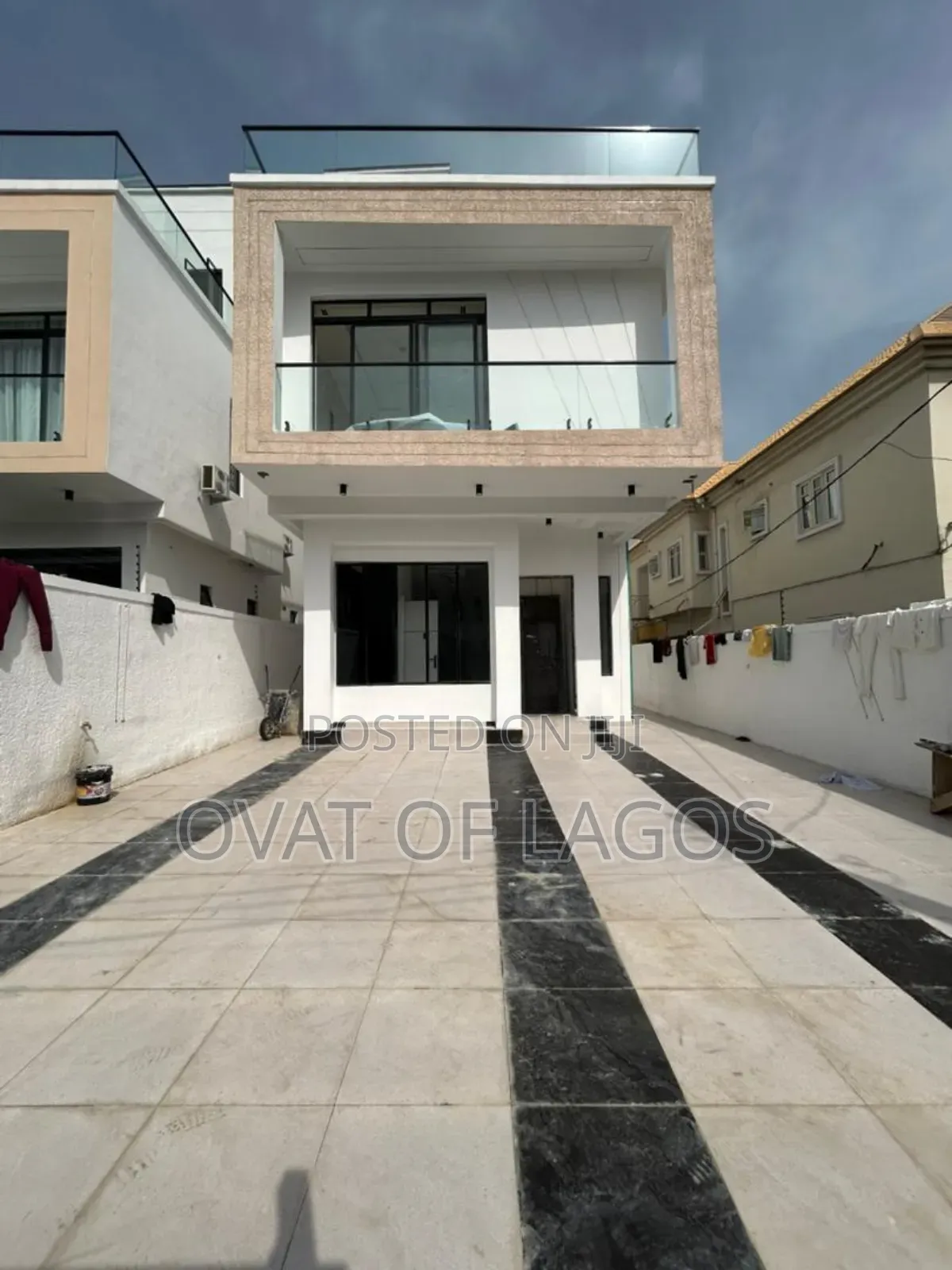 5bdrm Duplex in Ologolo for sale