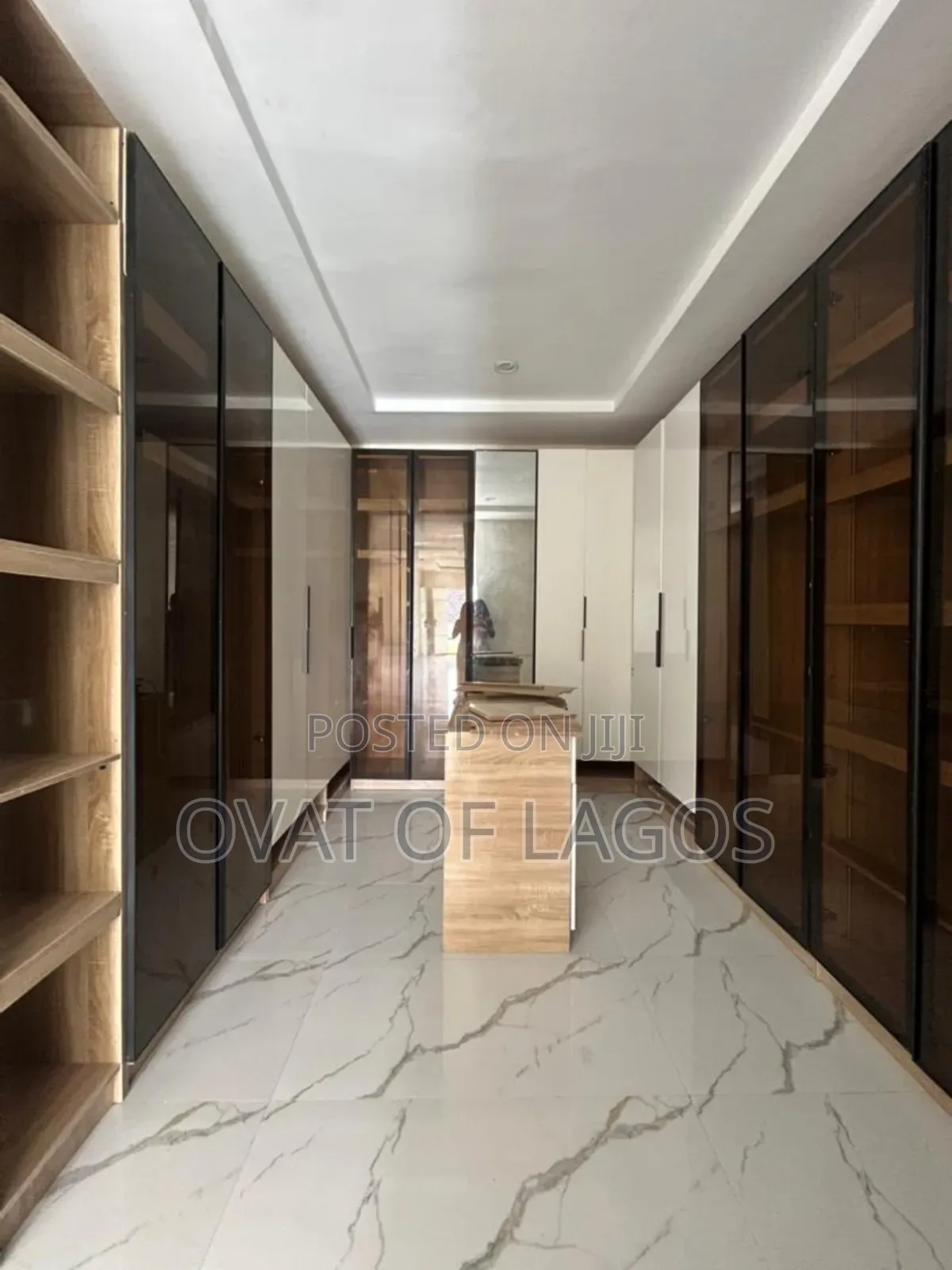 5bdrm Duplex in Ologolo for sale