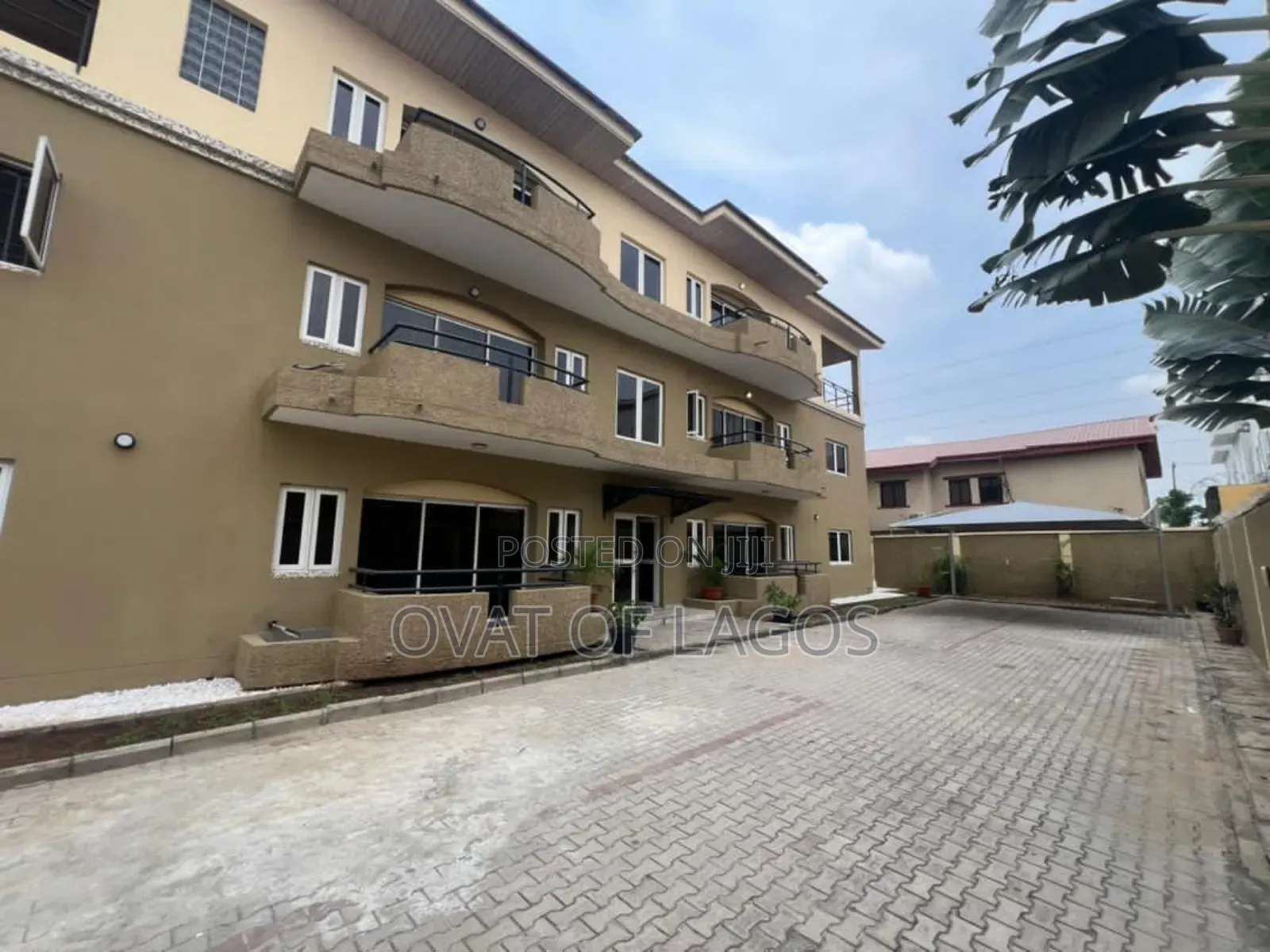 3bdrm Apartment in Lekki Phase 1 for rent
