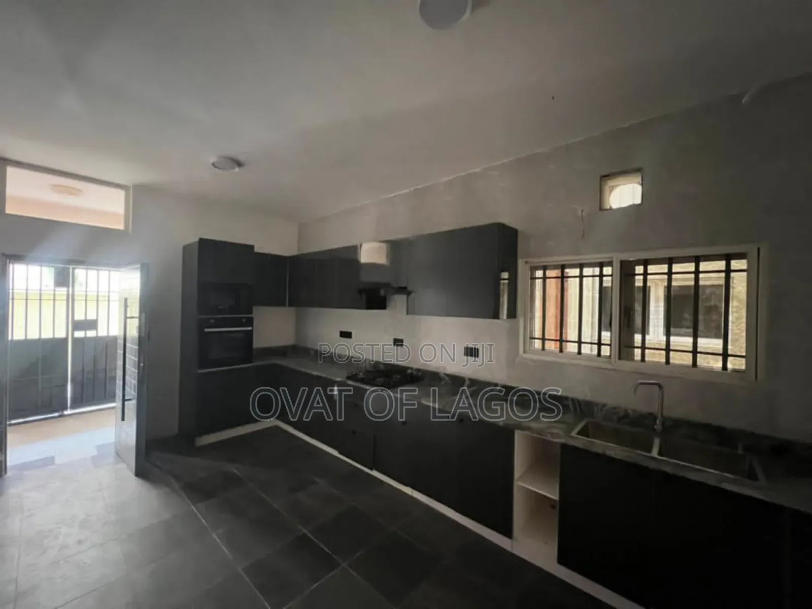 3bdrm Apartment in Lekki Phase 1 for rent
