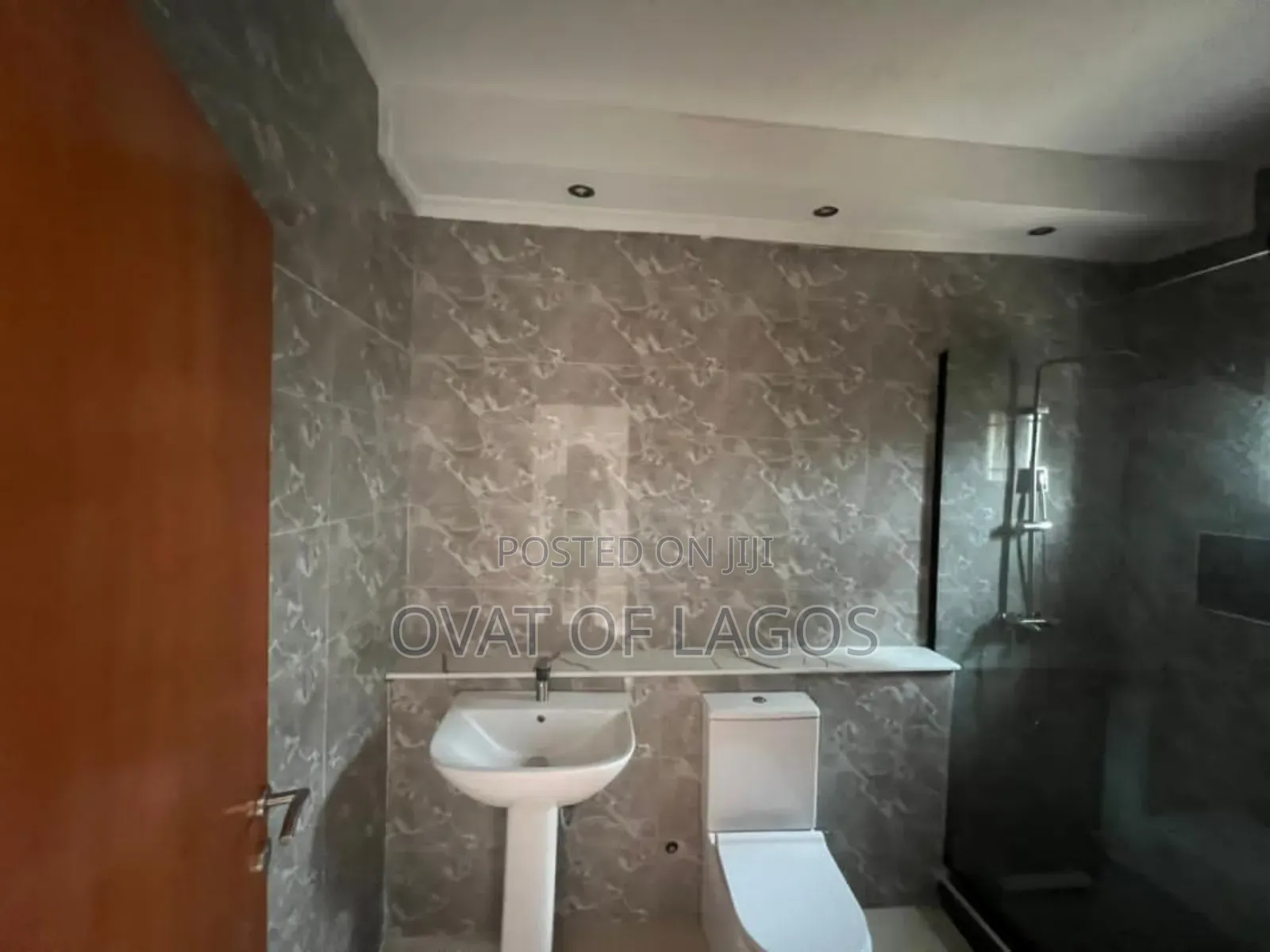 3bdrm Apartment in Lekki Phase 1 for rent