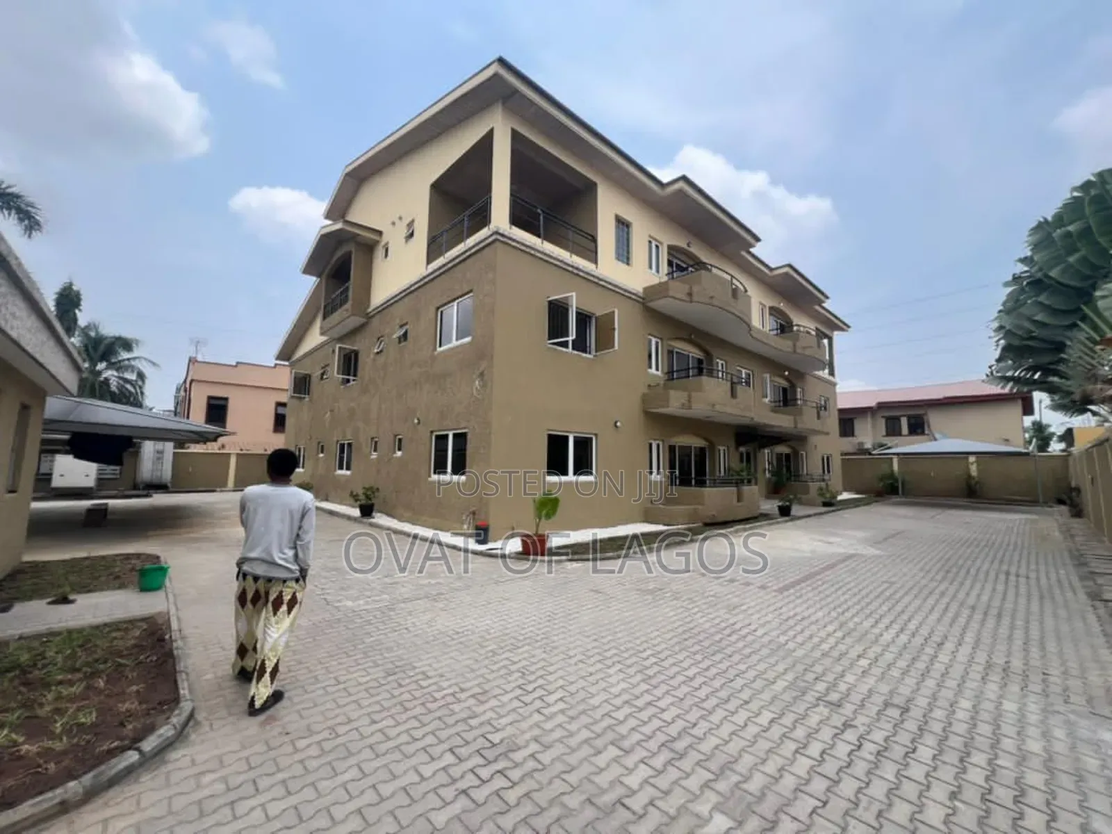 3bdrm Maisonette in Lekki Phase 1 for rent