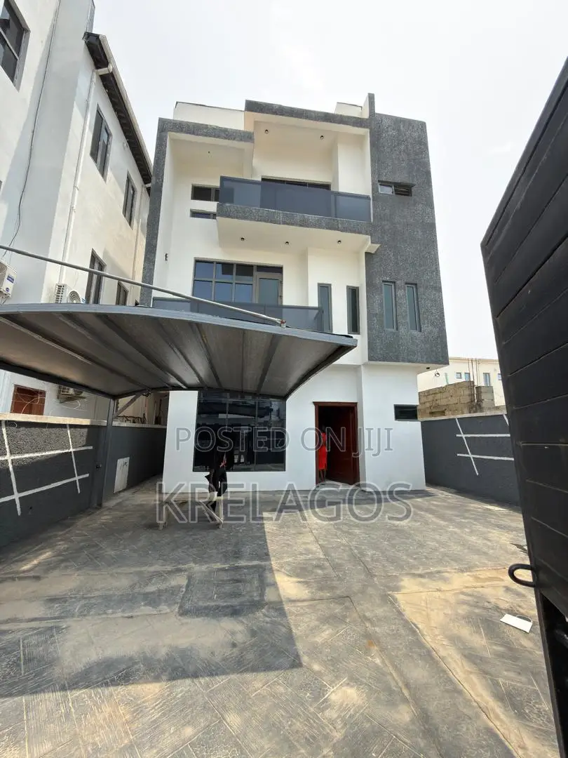 5bdrm Duplex in Ikota for sale
