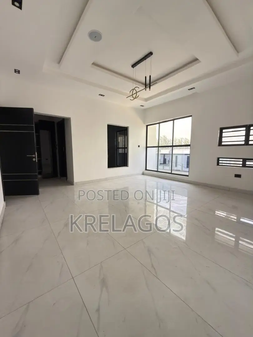 5bdrm Duplex in Ikota for sale