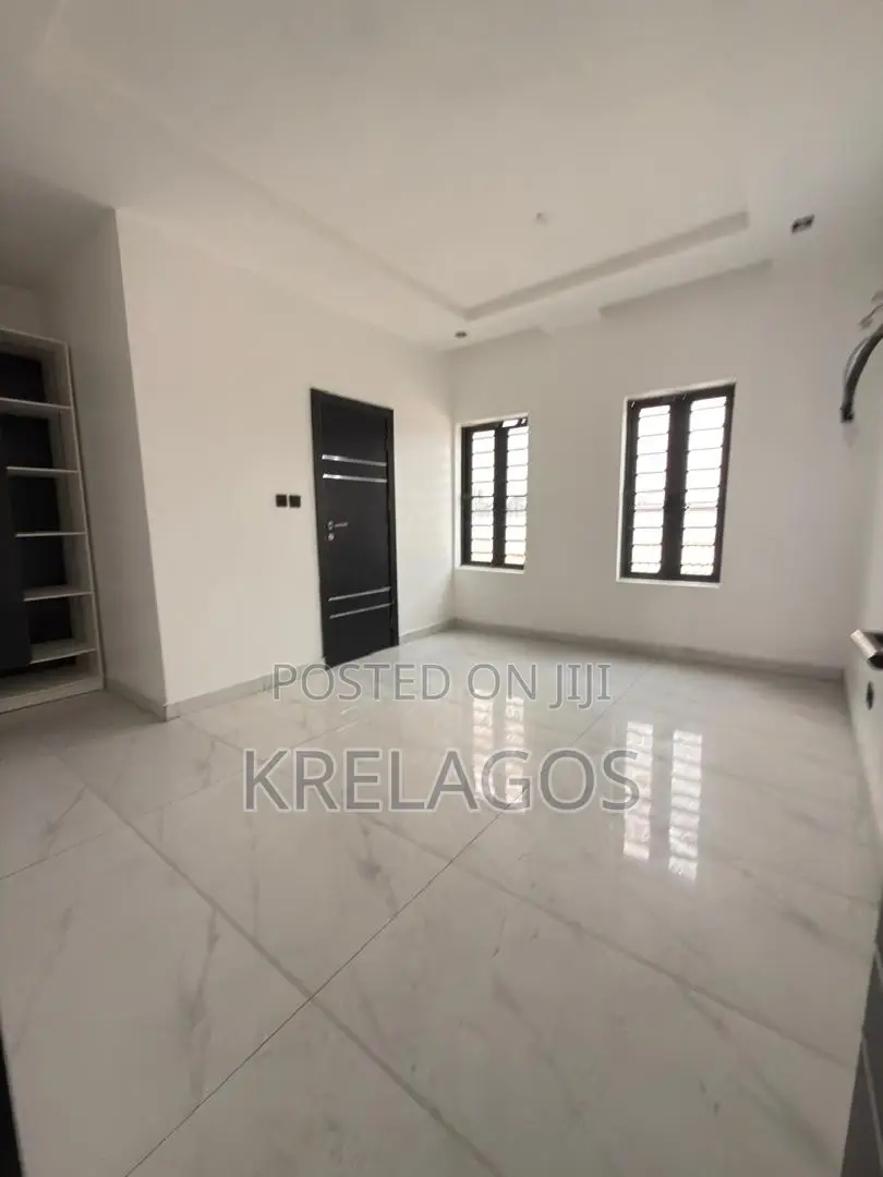 5bdrm Duplex in Ikota for sale