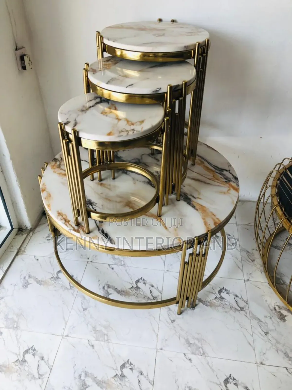 Center Table With the Side Stools