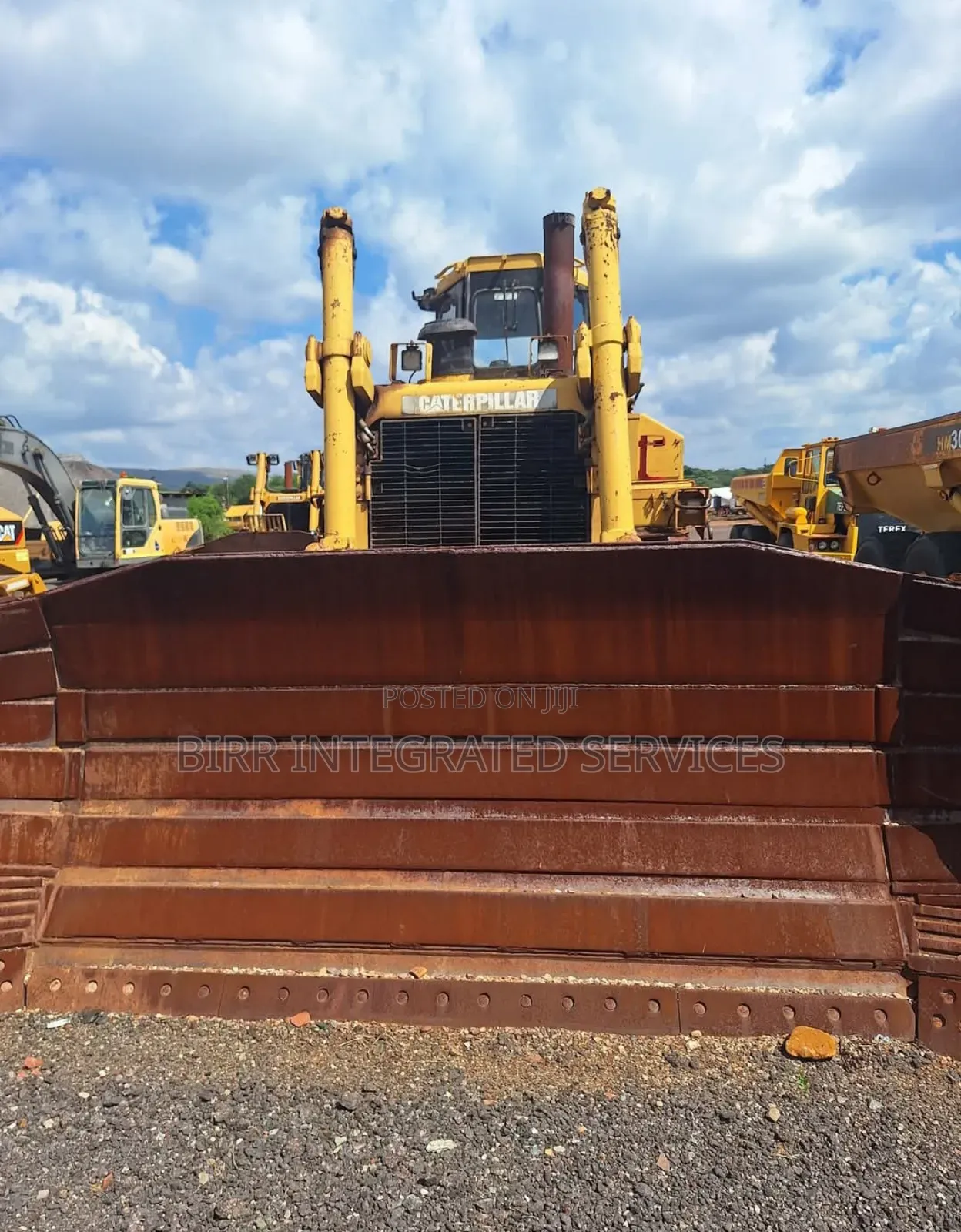 Low Bed, Flat Bed, Payloader, Excavator, Crane , Swamp Boggy Rental