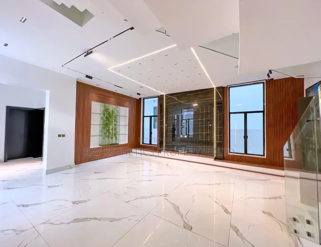 5bdrm House in Lekki Phase 1 for sale