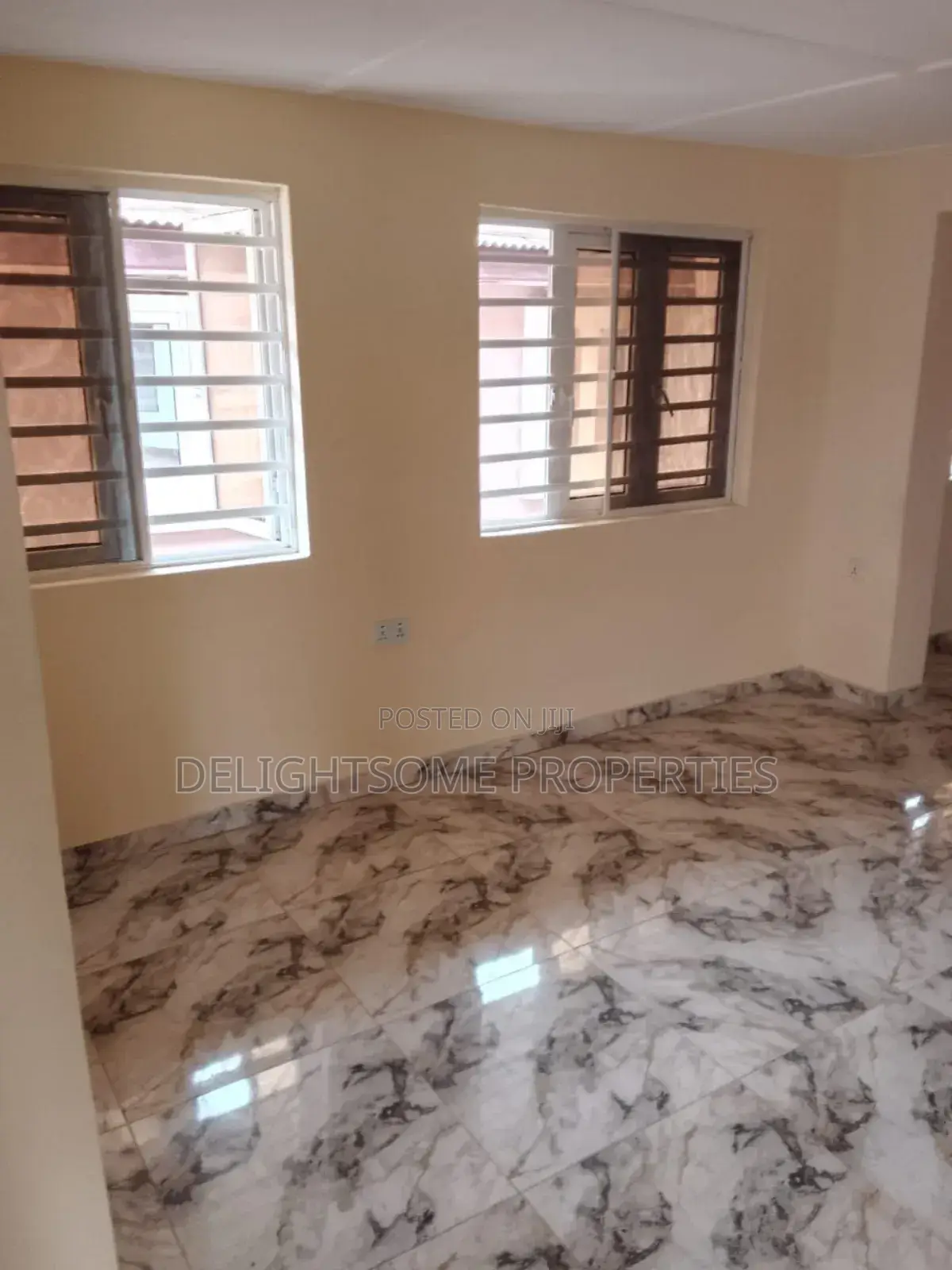 3bdrm Block of Flats in Loyola, Agodi for rent