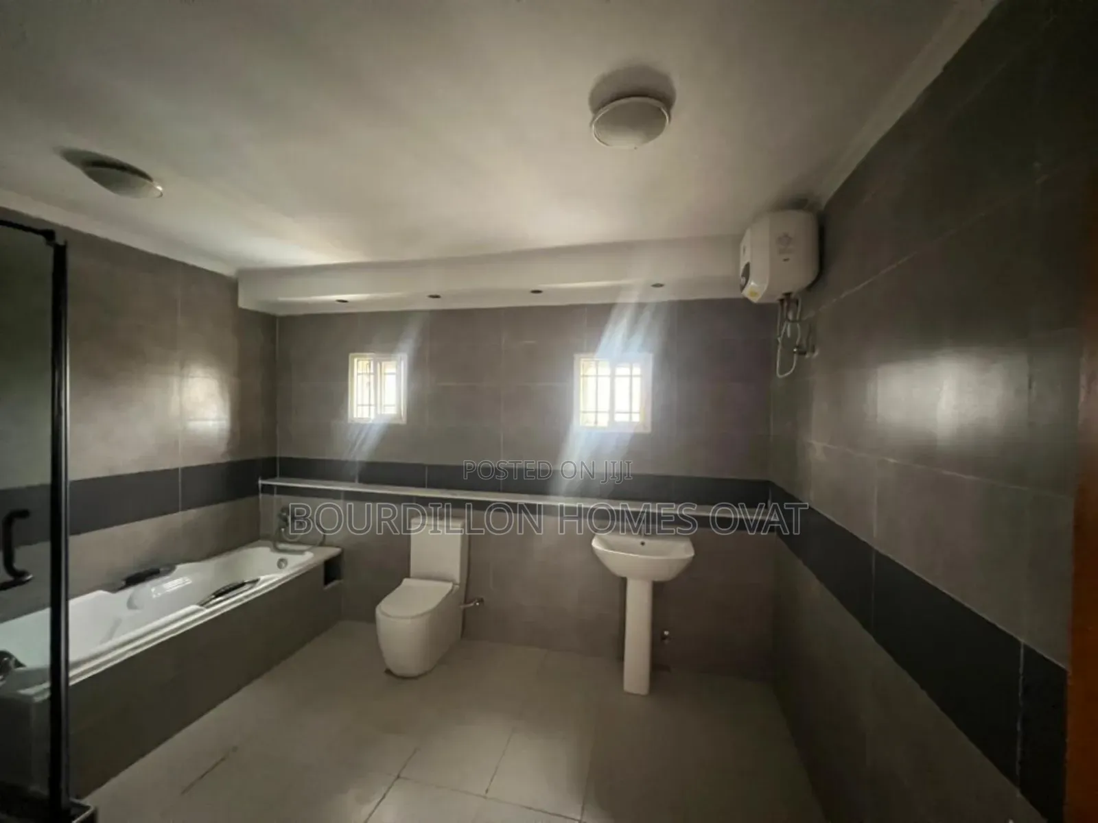 3bdrm Maisonette in Lekki Phase 1 Lagos for rent