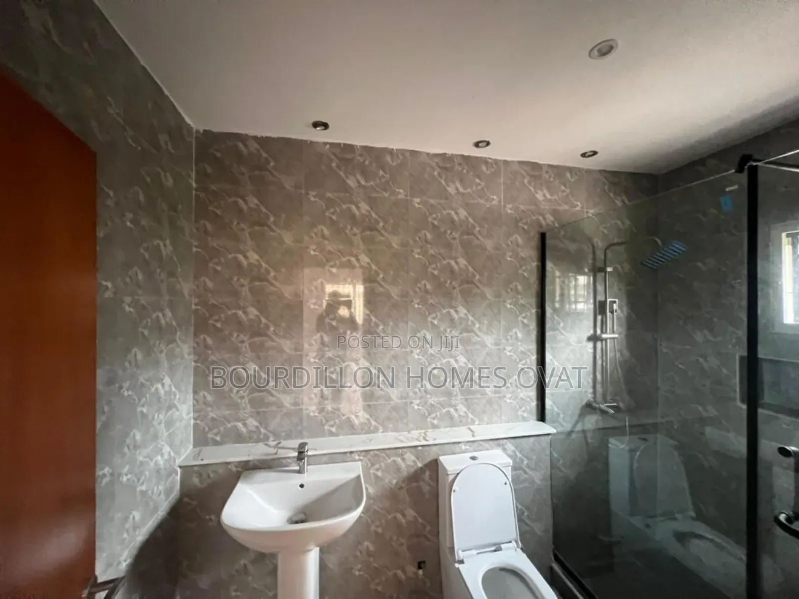 3bdrm Apartment in Lekki Phase 1 Lagos for rent