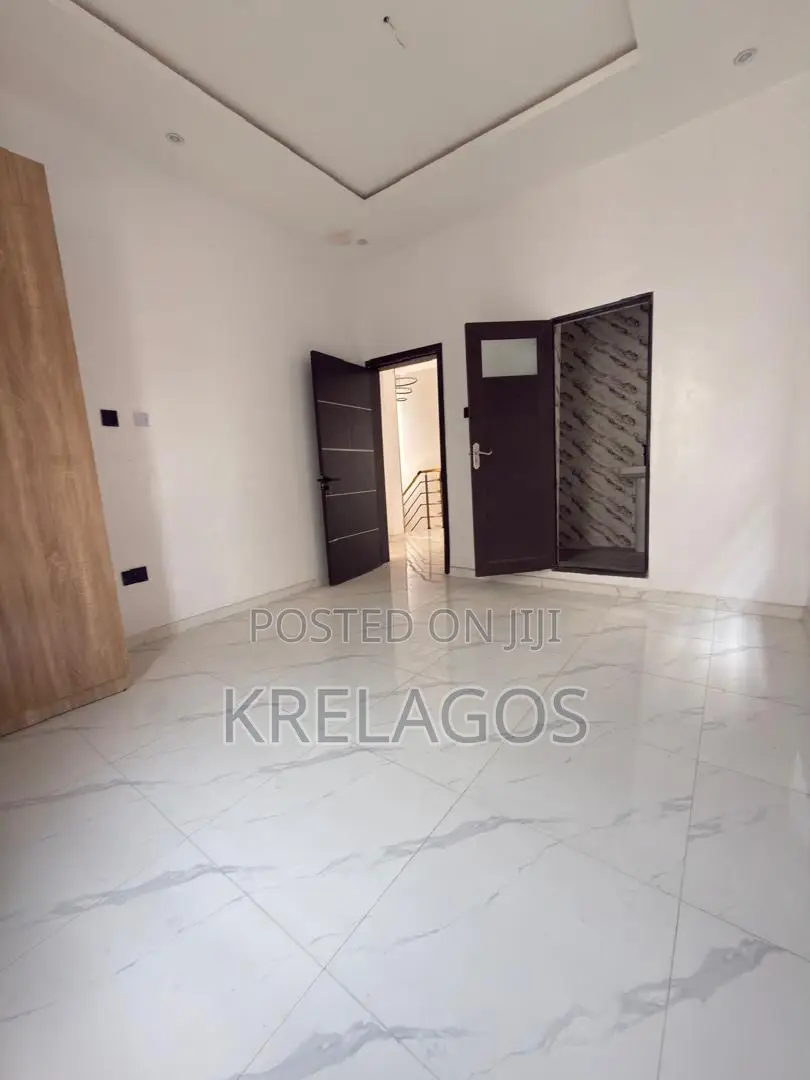 4bdrm Duplex in Ikota for sale