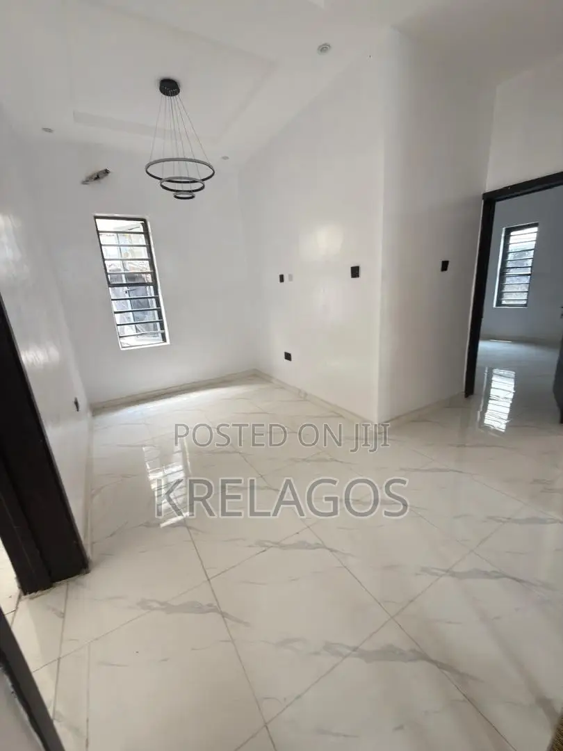 4bdrm Duplex in Ikota for sale