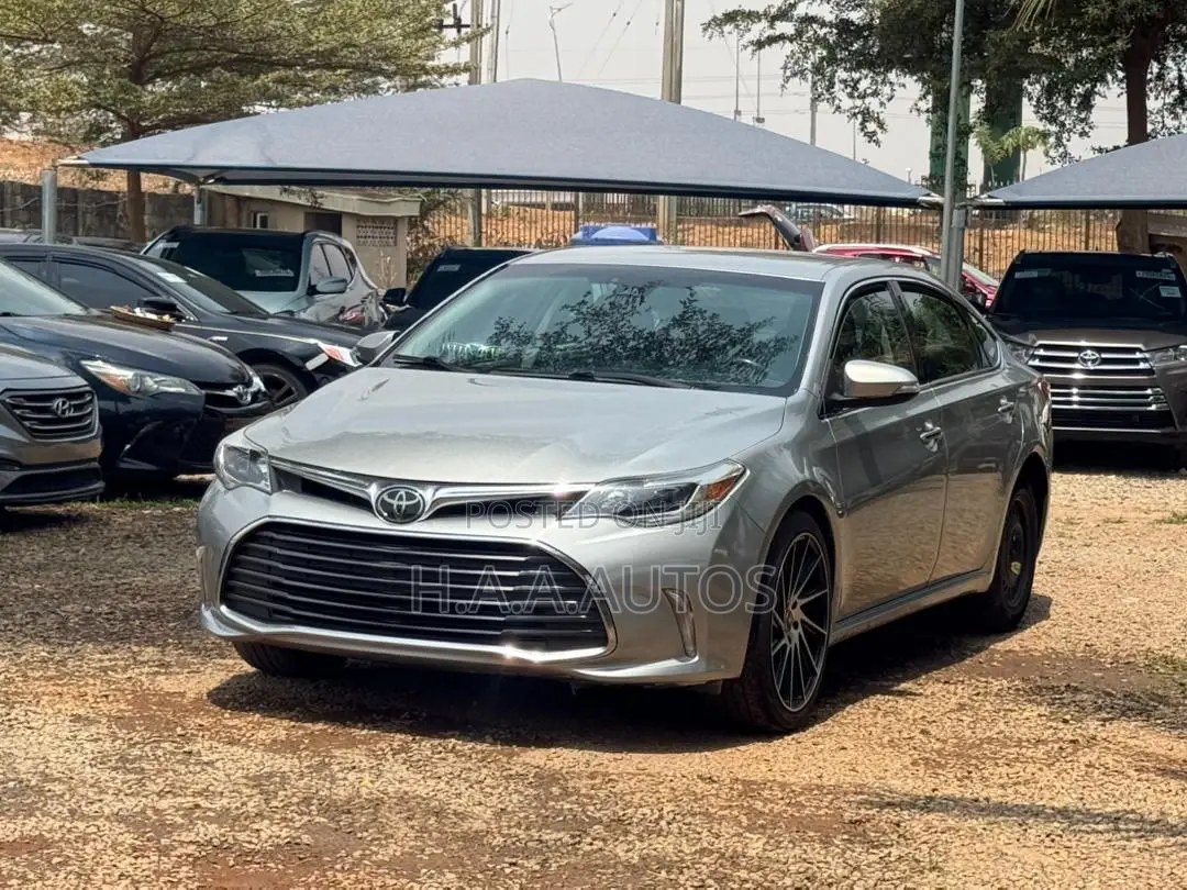 Toyota Avalon XLE Premium Sedan FWD (3.5L 6cyl 6A) 2017